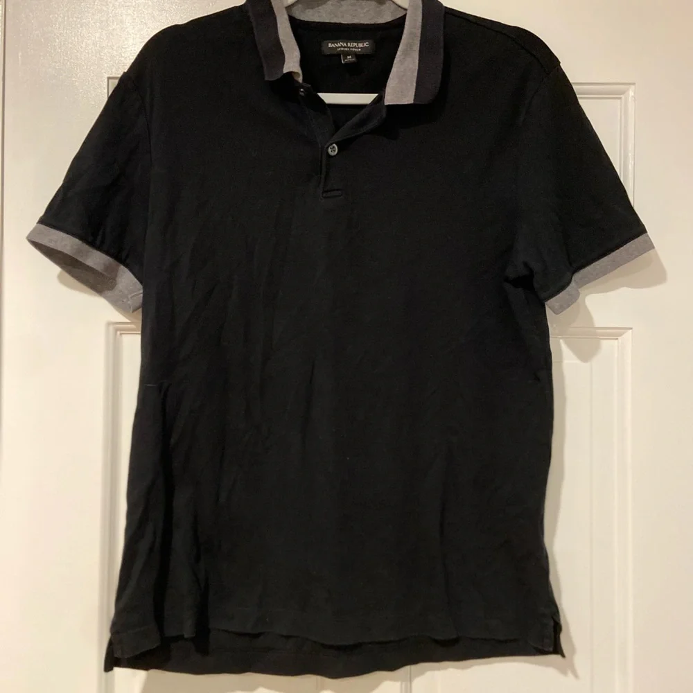 Banana Republic Luxury Touch Polo Shirt – Black w/ Gray Trim – Men’s M